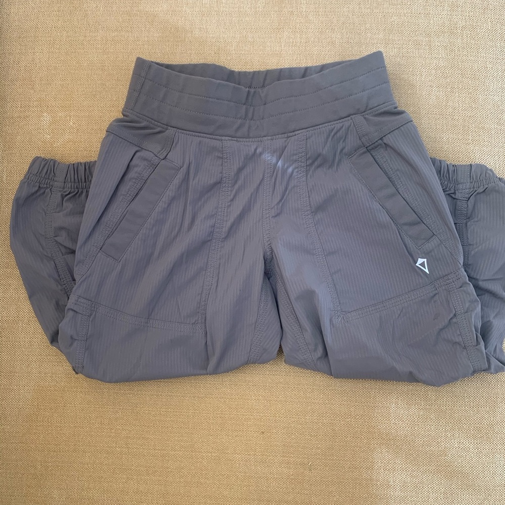 Ivivva Crop Pants